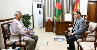প্রধান উপদেষ্টার সঙ্গে সাক্ষাৎ করেছেন প্রধান নির্বাচন কমিশনার